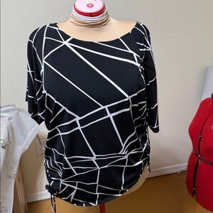 Worthington black and White Patterned Top